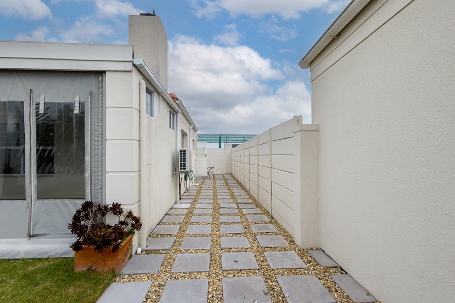 3 Bedroom Property for Sale in Sunningdale Western Cape